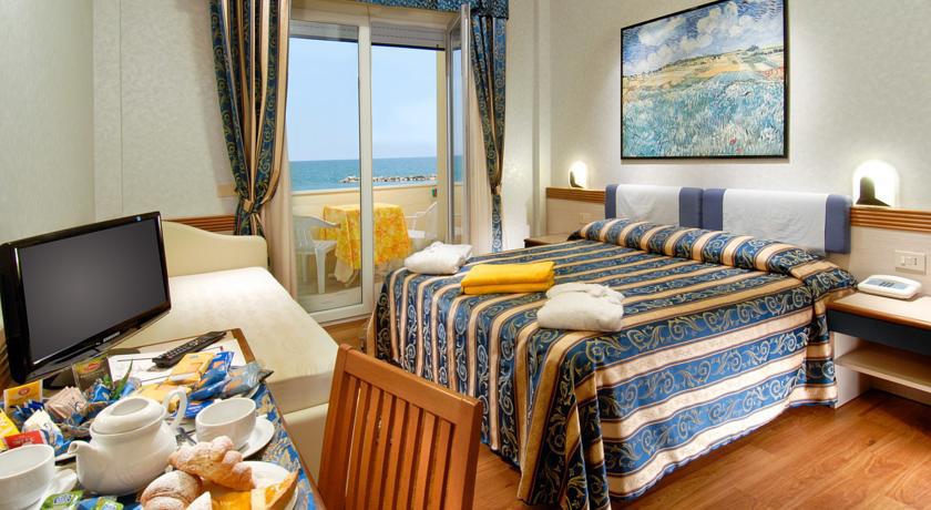 Strand Hotel Colorado Lido Di Savio Phòng bức ảnh